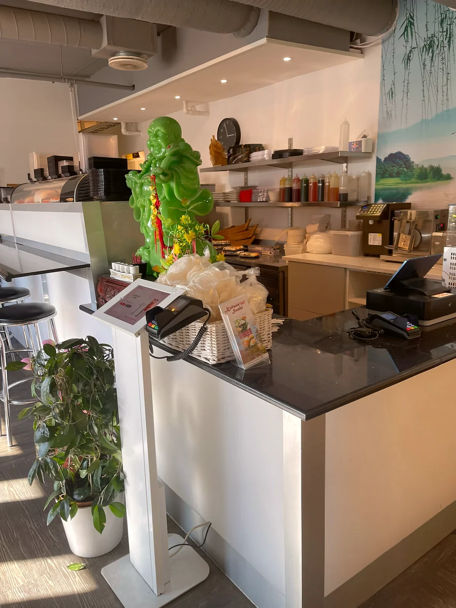 Ferske råvarer og servering hos Kolsås Sushi