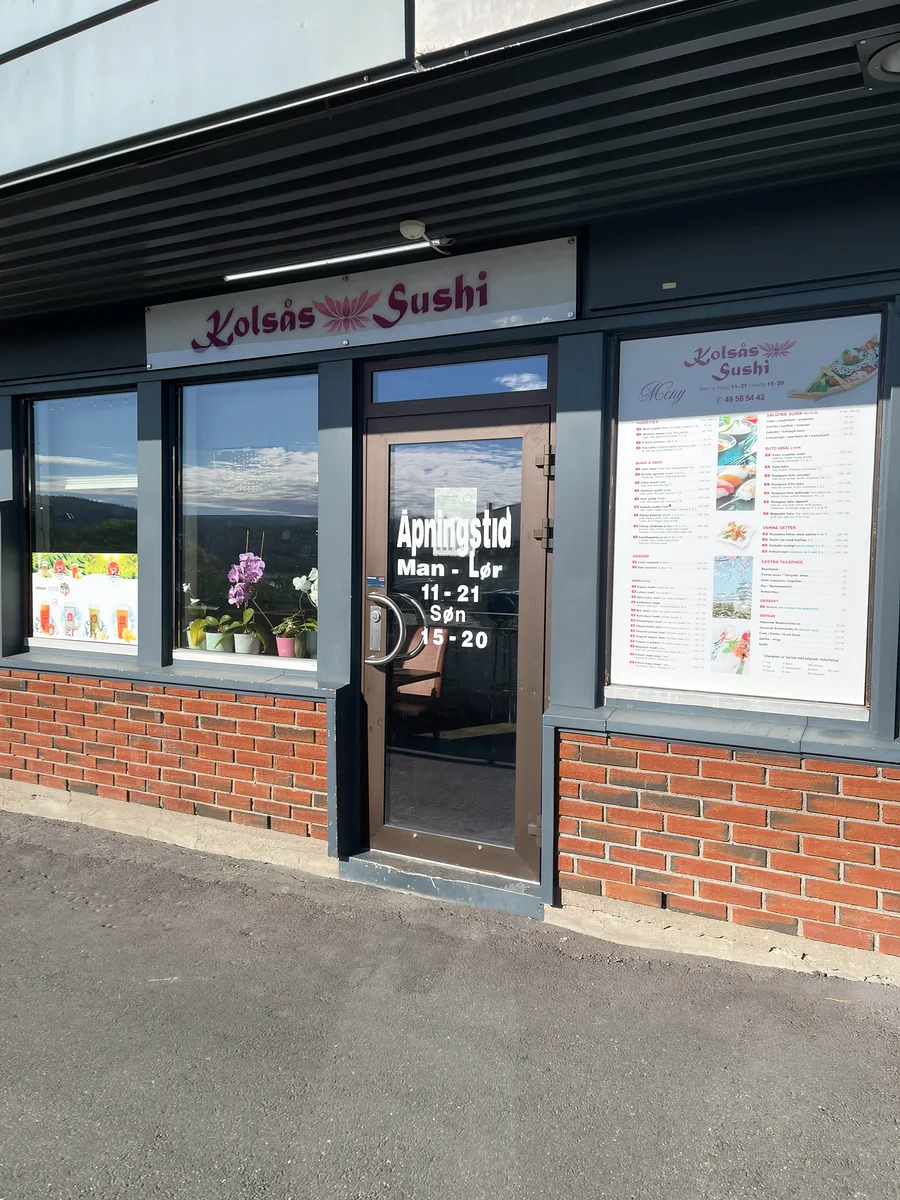 Kolsås Sushi fasade og meny ved Kolsås Senter, Bærum
